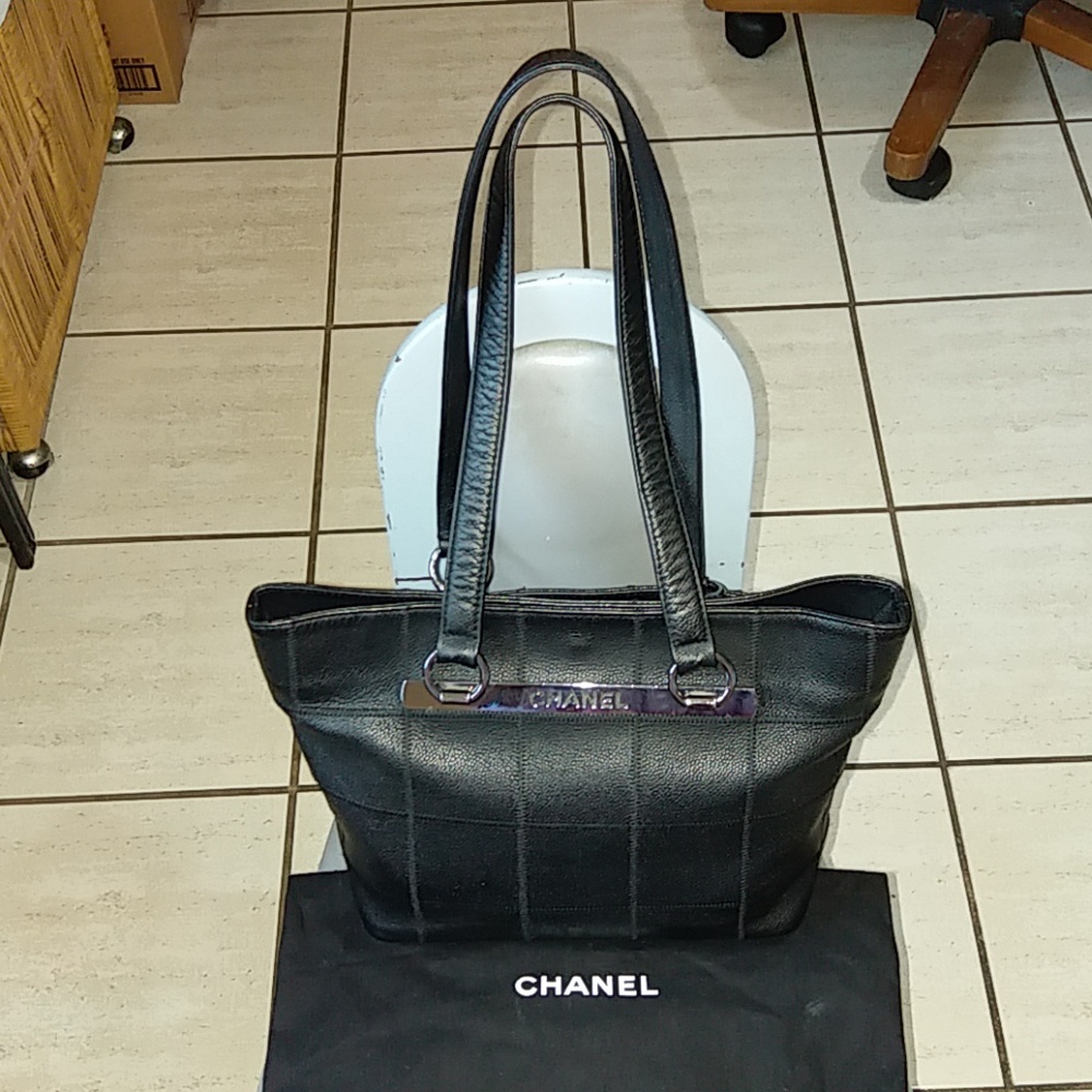 Authentic Chanel Tote Shoulder Bag Caviar skin